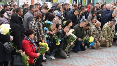 У Рівному попрощалися із Антоном Кравчуком і Миколою Шевчиком, які загинули у боях на Харківщині У Рівному попрощалися із Антоном Кравчуком і Миколою Шевчиком, які загинули у боях на Харківщині