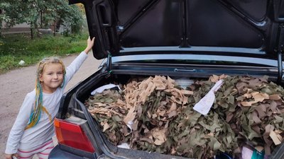 За рік зібрала понад 65 тисяч гривень для ЗСУ: дев'ятирічна бердичівлянка Домініка Солдатюк малює і продає свої картини За рік зібрала понад 65 тисяч гривень для ЗСУ: дев'ятирічна бердичівлянка Домініка Солдатюк малює і продає свої картини