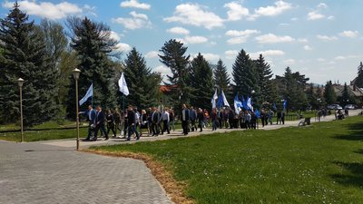 З радянською символікою на автомобілях. ОПЗЖ влаштувала автопробіг до 9 травня З радянською символікою на автомобілях. ОПЗЖ влаштувала автопробіг до 9 травня