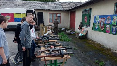 На Тернопільщині проводять військово-патріотичний вишкіл На Тернопільщині проводять військово-патріотичний вишкіл