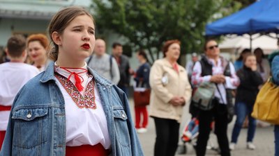 "Марш вишиванок" в Ужгороді зібрав понад 200 людей