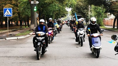 В Олександрії на Кіровоградщині влаштували автопробіг з прапорами України В Олександрії на Кіровоградщині влаштували автопробіг з прапорами України