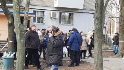 Удар дроном по багатоповерхівці в Дніпрі: що відбувається на місці та куди звертатися щодо пошкодженого житла Удар дроном по багатоповерхівці в Дніпрі: що відбувається на місці та куди звертатися щодо пошкодженого житла