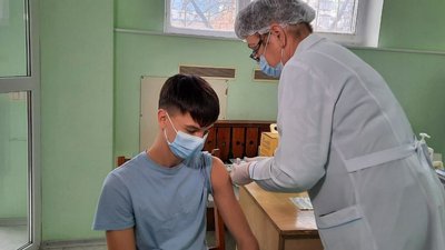 Довідка про щеплення, дозвіл від батьків. На Кіровоградщині від COVID-19 вакцинують дітей