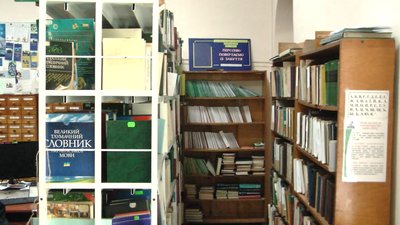 З фондів бібліотеки списали та утилізували десять тисяч книг російською З фондів бібліотеки списали та утилізували десять тисяч книг російською