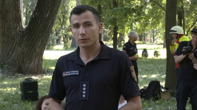 У Запоріжжі із дітьми-переселенцями працює собака-психолог У Запоріжжі із дітьми-переселенцями працює собака-психолог
