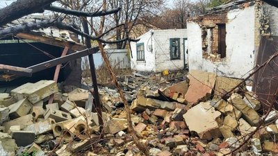 Армія РФ за добу на Донеччині знищила десять будинків, СТО, господарчі споруди, автівки