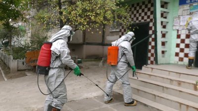 Херсонські рятувальники щодня проводять дезінфекцію житлових будинків