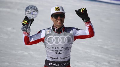 Гірськолижник Марсель Гіршер із Малим кришталевим глобусом Кубка світу, 2019 рік.