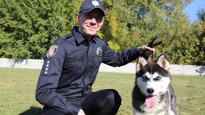 Вінницькі поліцейські зробили світлини з собаками, які знаходяться у притулку Вінницькі поліцейські зробили світлини з собаками, які знаходяться у притулку