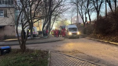 Обстріл, Тернопіль, багатоповерхівка, хлопців дістали з-під завалів