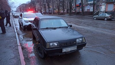Побили військового та викрали сумку: підозрюють трьох жителів Кривого Рогу Побили військового та викрали сумку: підозрюють трьох жителів Кривого Рогу