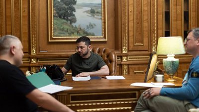 Володимир Зеленський під час розмови із Еммануелем Макроном