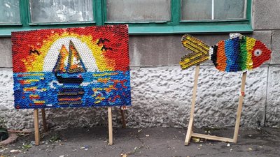 Привернути увагу до вторсировини: маріупольська художниця робить картини з пластикових кришечок Привернути увагу до вторсировини: маріупольська художниця робить картини з пластикових кришечок