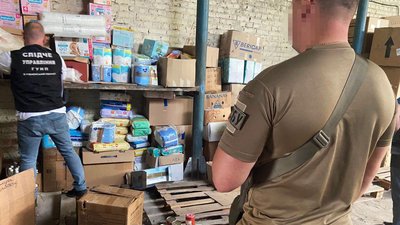 На Рівненщині збували гумдопомогу для військових з закордону На Рівненщині збували гумдопомогу для військових з закордону