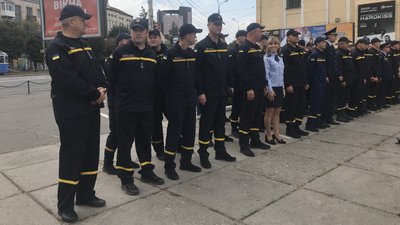 До Дня рятівника у Вінниці відкрили виставку рятувальних машин До Дня рятівника у Вінниці відкрили виставку рятувальних машин