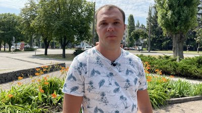 Олександр Шулімов на місці колишнього ТЦ "Амстор", у який влучила російська ракета