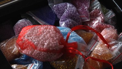 Ксенія Сердюк проводить майстер-класи з бісероплетіння та збирає кошти на допомогу ЗСУ Ксенія Сердюк проводить майстер-класи з бісероплетіння та збирає кошти на допомогу ЗСУ