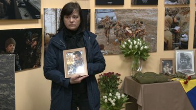 "Небесний фотограф": у місті на Волині відкрили виставку загиблого бійця Максима Бурди "Небесний фотограф": у місті на Волині відкрили виставку загиблого бійця Максима Бурди