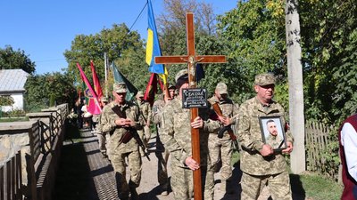 У Тячівському районі попрощалися із полеглим захисником Миколою Сенчаком