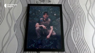 У пам'ять про загиблого сина-військового жителька Одещини подарувала дитсадку ігровий майданчик У пам'ять про загиблого сина-військового жителька Одещини подарувала дитсадку ігровий майданчик
