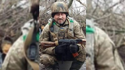 На Чернігівщині попрощалися з трьома бійцями, які загинули на Сході На Чернігівщині попрощалися з трьома бійцями, які загинули на Сході