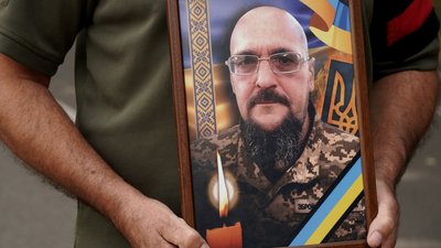 В Ужгороді попрощалися з полеглим захисником Сергієм Постельняком