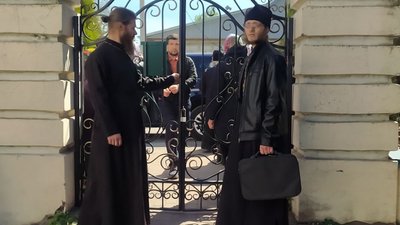 За і проти — у Путивлі збирали підписи щодо підпорядкування церкви Миколи Козацького За і проти — у Путивлі збирали підписи щодо підпорядкування церкви Миколи Козацького