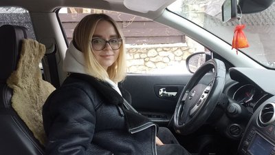 Жінка в авто