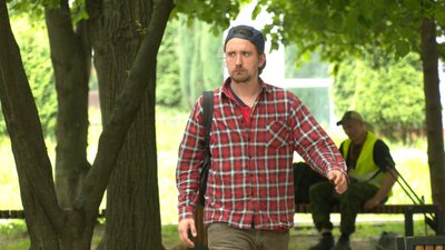 Матір вивезли у РФ, батька розстріляли. Історія маріупольця, який переїхав на Франківщину та вступив до лав ЗСУ Матір вивезли у РФ, батька розстріляли. Історія маріупольця, який переїхав на Франківщину та вступив до лав ЗСУ