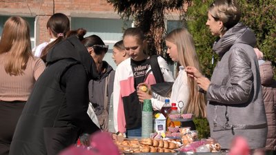 На шкільному ярмарку у Черкасах зібрали 60 тисяч гривень На шкільному ярмарку у Черкасах зібрали 60 тисяч гривень