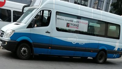 На Прикарпатті ліплять політичну рекламу на рейсові автобуси