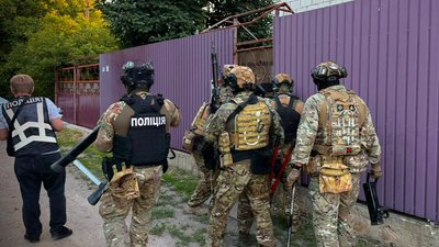Затримання підозрюваних у розбійному нападі на подружжя в Одесі