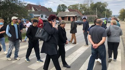 У Болехові на Франківщині люди перекрили дорогу Стрий-Мамалига У Болехові на Франківщині люди перекрили дорогу Стрий-Мамалига