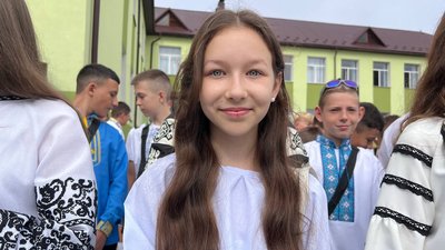 Учениця на святі Першого дзвоника Учениця на святі Першого дзвоника