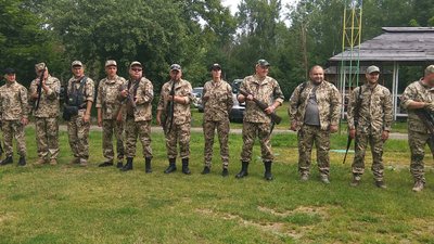 Житомирські бійці тероборони показали, як тренуються та проходять вишкіл