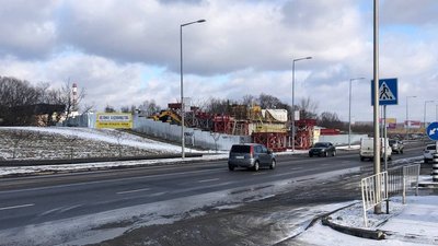 Дві смуги на вулиці Надрічна в Івано-Франківську поки не перекрили Дві смуги на вулиці Надрічна в Івано-Франківську поки не перекрили