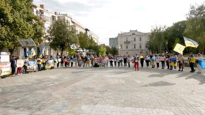 У Вінниці відбувся автопробіг на підтримку полонених захисників Маріуполя У Вінниці відбувся автопробіг на підтримку полонених захисників Маріуполя