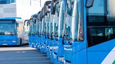 Благодійні автобуси з Естонії: головам трьом громад Житомирщини вручили ключі від транспортних засобів Благодійні автобуси з Естонії: головам трьом громад Житомирщини вручили ключі від транспортних засобів