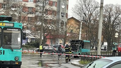 Згоріла маршрутка Згоріла маршрутка