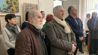 "Невтомлені, нескорені, об’єднані": у Тернополі відкрили виставку про війну