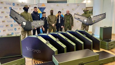 У Житомирі українським військовим передали другу партію безпілотників "Валькірія" У Житомирі українським військовим передали другу партію безпілотників "Валькірія"