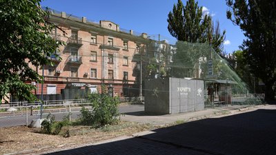 Херсон, місто, вулиця, укриття, антидронові сітки