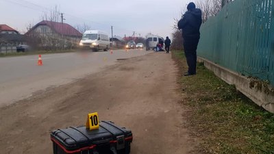 На Франківщині правоохоронці розслідують смертельну ДТП На Франківщині правоохоронці розслідують смертельну ДТП