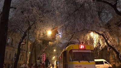 Наслідки негоди в Одесі: чотири трамваї скоротили маршрути