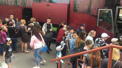 Тернопільські школярі поїхали на відпочинок до літнього табору