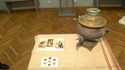 Самовар, поштові листівки та монети. До сумського музею передали конфісковані предмети