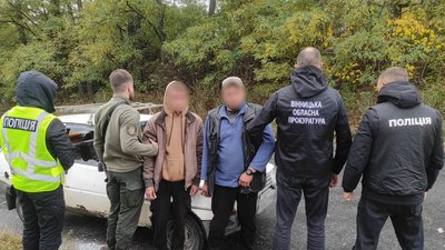 Затримання підозрюваних в організації незаконного переправлення чоловіків через кордон