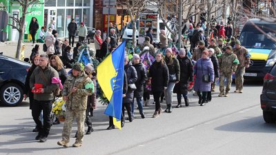 На Черкащині попрощались із загиблим на війні військовим На Черкащині попрощались із загиблим на війні військовим