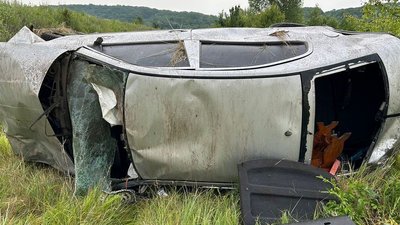 Авто після аварії на Охтирщині 12 червня 2024. 